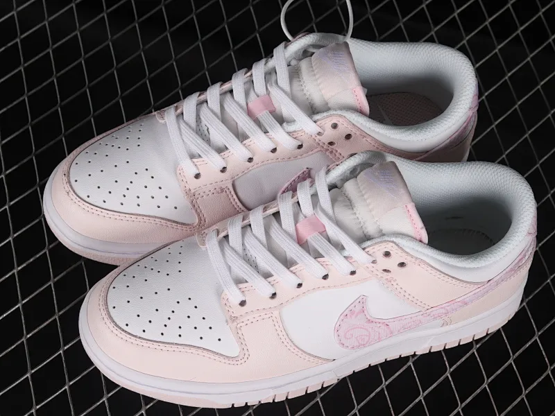 All Categories Nk SB Dunk Series Nk SB Dunk Low Low-top sneakers Cost-effective version Nk Dunk Low "Pink Paisley" Sakura pink SB low-top sports and leisure sneakers FD1449-100